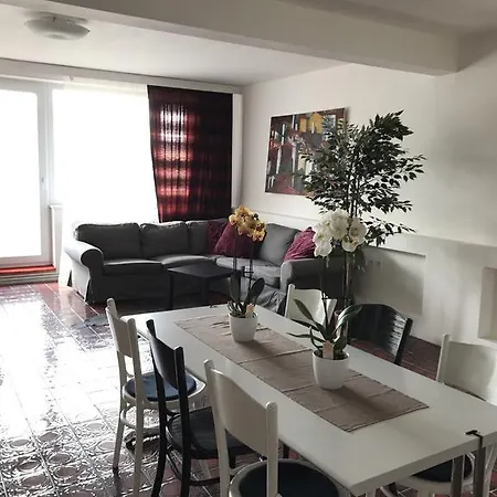 B&B Home Bed and breakfast 2*